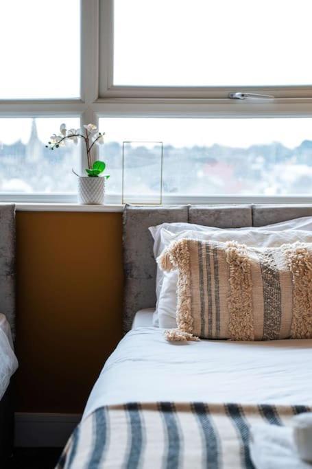 Central Maidstone Contractor Flat Bagian luar foto