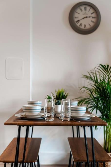 Central Maidstone Contractor Flat Bagian luar foto